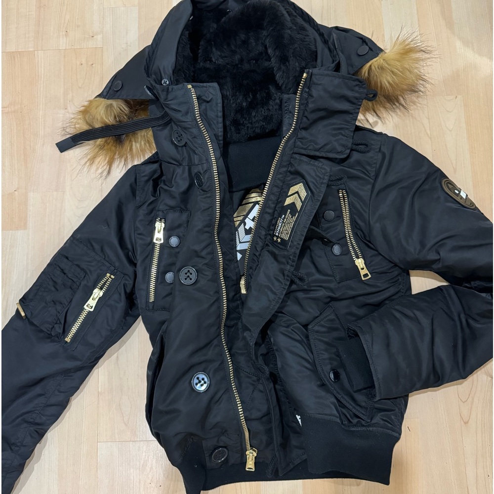 super cute and warm ski jacket.